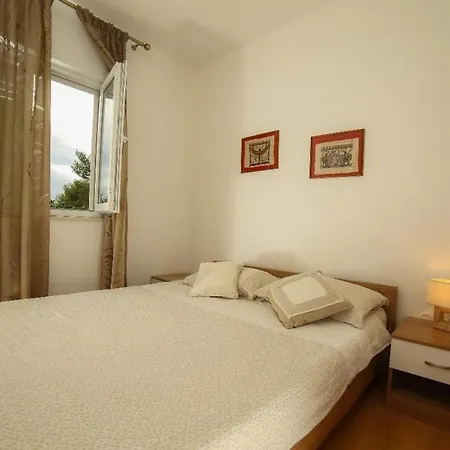 Apartmán Studio In Supetar/insel Brac 38121 *